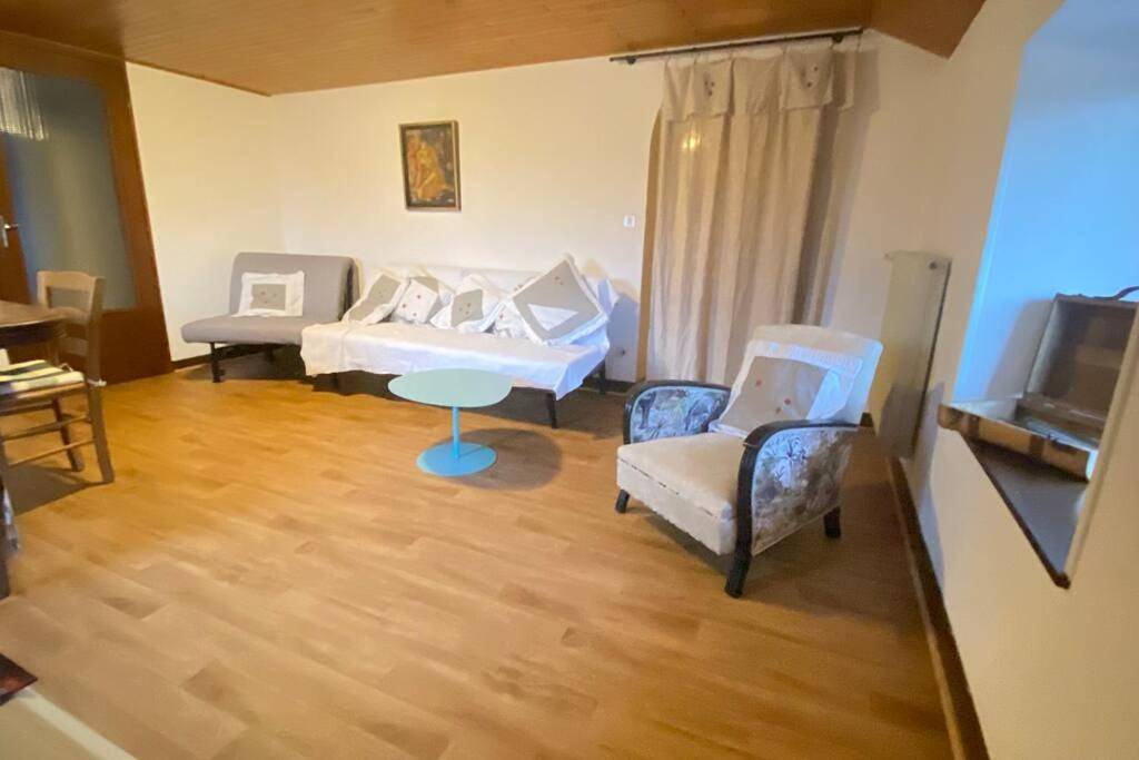 Appartement entier, Three-Bedroom Apartment in Haut-du-Them-Château-Lambert, Parc naturel régional des Ballons des Vosges