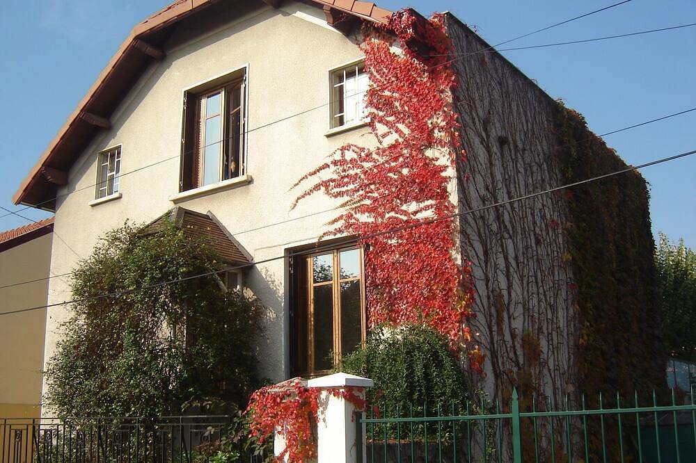 Geheel appartement, Een tuin in de stad: Studio Le Jardin Des Etats in Lyon, Rhône