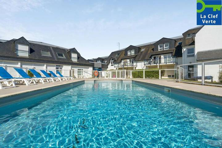 Parc de vacances pour 2 personnes, avec Balcon et Terrasse ainsi que Jardin et Piscine en Bretagne