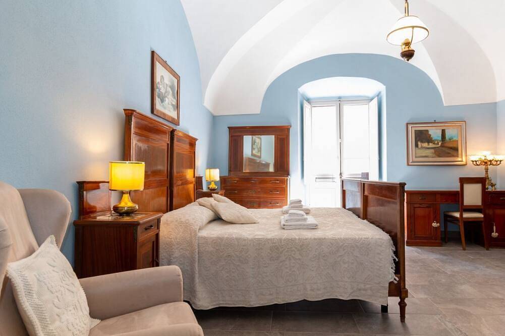 Ganze Wohnung, Dieses Apartment befindet sich im historischen Zentrum von Bosa, in der Via Cugia, und ist Teil der Residenze Deriu, einem elegant renovierten historischen Gebäude mit insgesamt sechs Wohneinheiten. Die zentrale Lage ermöglicht es Ihnen, das authentisc in Bosa, Planargia