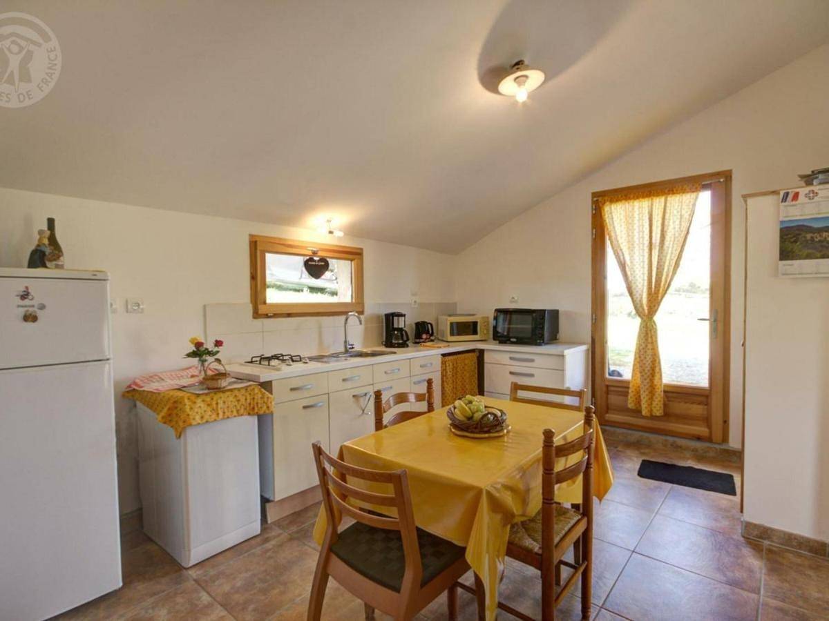 Appartement entier, Charmant gîte avec vue sur les monts du Forez, terrain privatif, proche chateau et bourg pittoresque ! - Fr-1-496-173 in Saint-Marcel-de-Félines, Région de Roanne