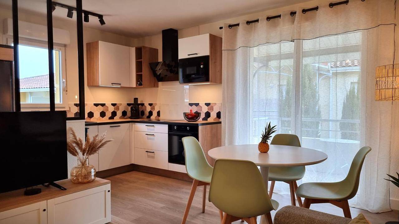 Appartement entier, T2 quartier Mermoz, 2 places de parking privées in Pamiers, Ariège