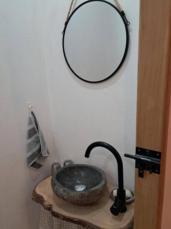 Chambre d’hôte pour 2 personnes, avec vue et terrasse ainsi que piscine et jardin dans le Jura - 2