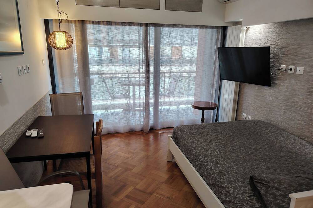 Geheel appartement, Tritos - Sleeps 11 - Balcony - Parking - Sea View in Faliro (Thessaloniki), Thessaloniki en omgeving