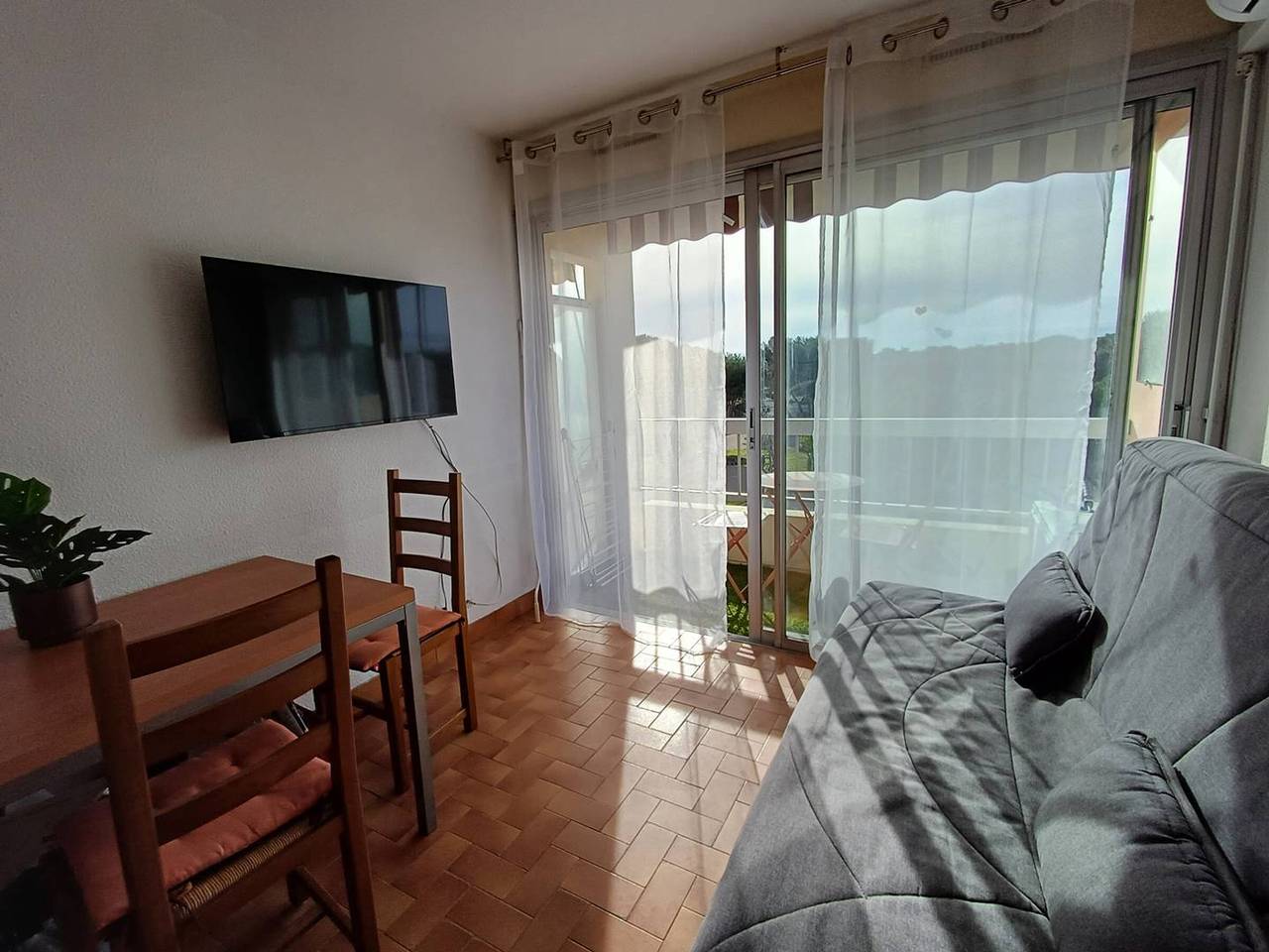 Ganze Wohnung, Gemütliches T1 in Balaruc-les-Bains, Haustiere erlaubt, nahe Thermalbad in Balaruc-les-Bains, Côte d'Améthyste