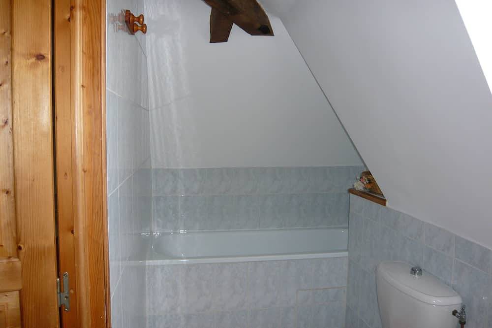 Gite de luxe pour couples adultes, paisable, vues dégagées, large piscine in Boisse, Périgord Pourpre