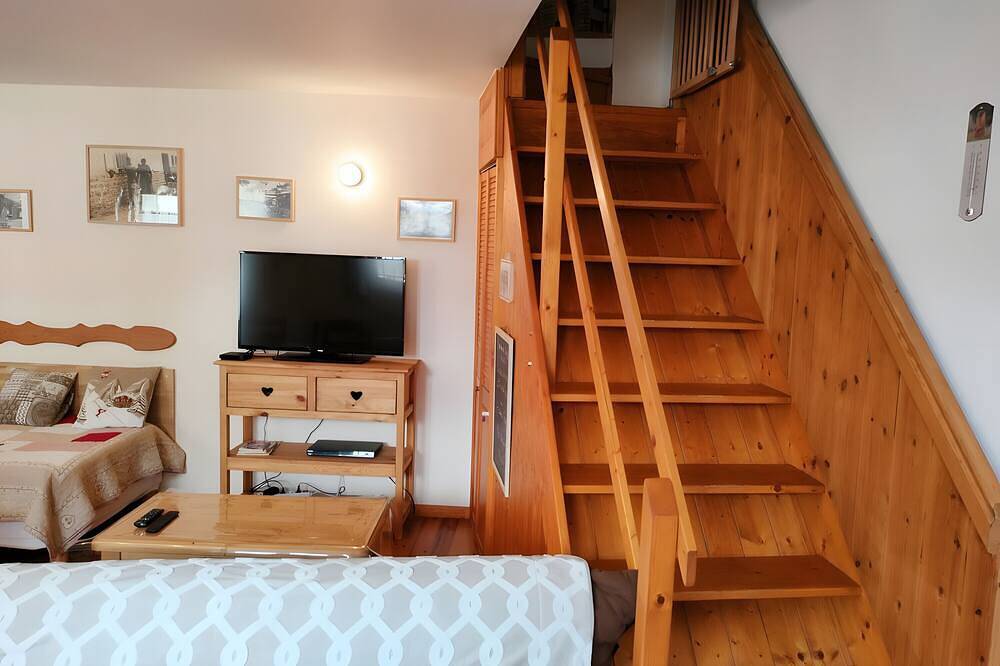 Cottage 'Gite Notre Désir' with Mountain View, Private Terrace and Wi-Fi in Abriès-Ristolas, Queyras