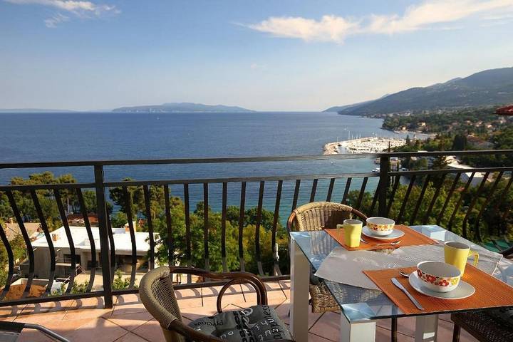 Apartament wakacyjny dla 7 osób, z balkon/ taras w Icici