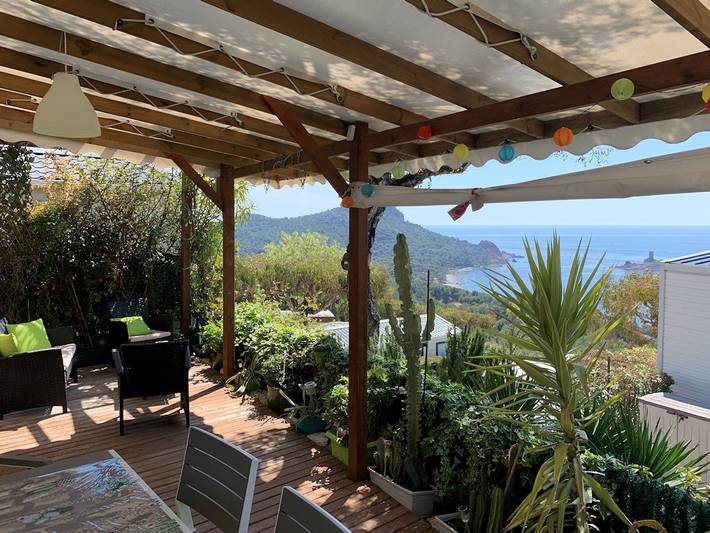 Camping pour 4 personnes, avec piscine et terrasse