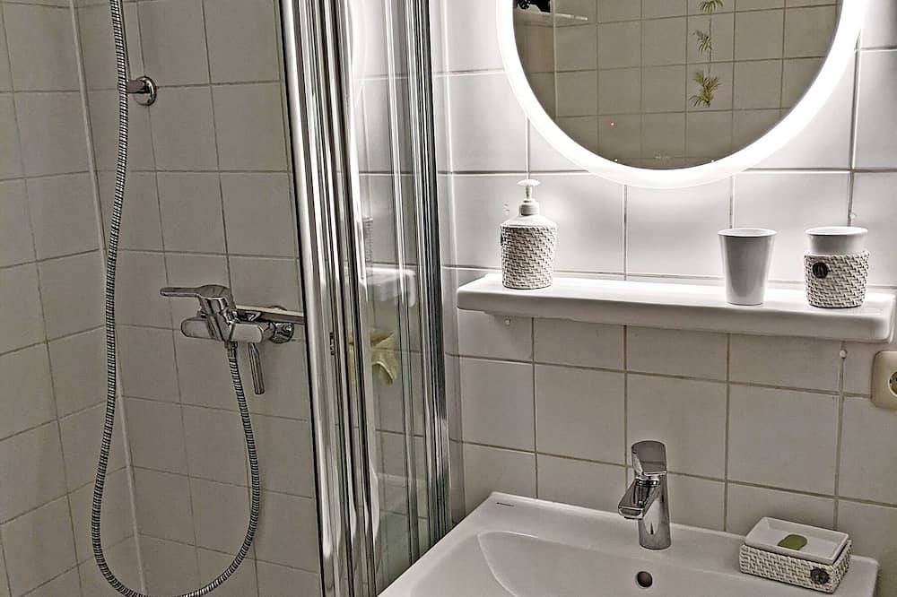 Ganze Wohnung, Ferienwohnung Spitzstein 7, Wohn-/Schlafraum mit Terrasse, 25 qm in Sachrang, Aschau im Chiemgau