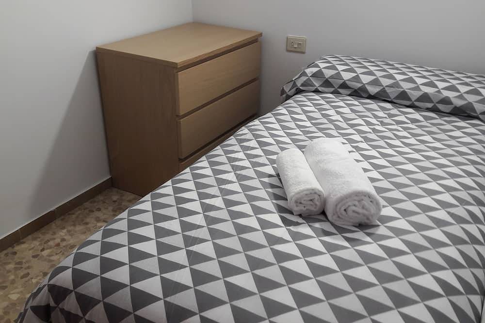 Apartamento entero, Piso cerca de la playa y con bonitas vistas del campanario de la iglesia. in Malgrat de Mar, Costa del Maresme