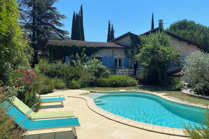 Location de vacances pour 6 personnes, animaux acceptés à Volonne