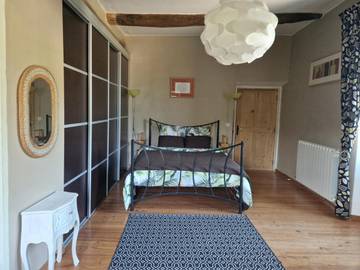 Chambre d’hôte pour 2 personnes, avec vue, animaux acceptés à Curnier
