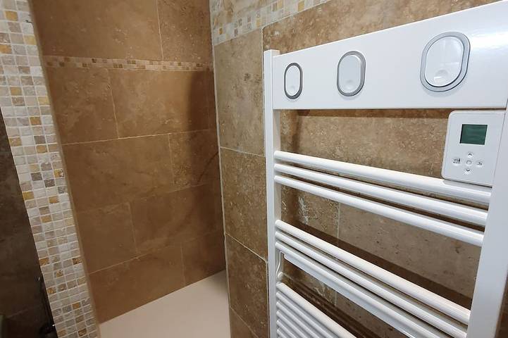 Ganze Wohnung, La Terrasse 2-person studio in a quiet, cool location in Aiguines, Brignoles Region