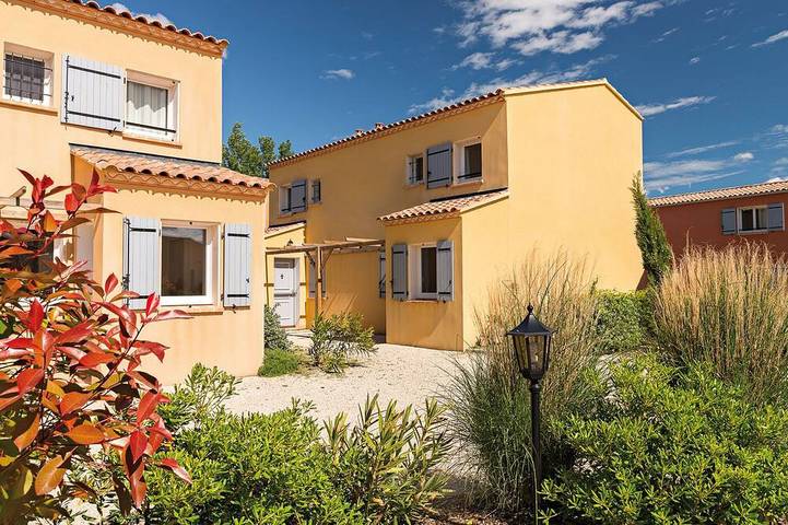 Gîte pour 6 personnes, avec piscine, animaux acceptés à L'Isle-sur-la-Sorgue
