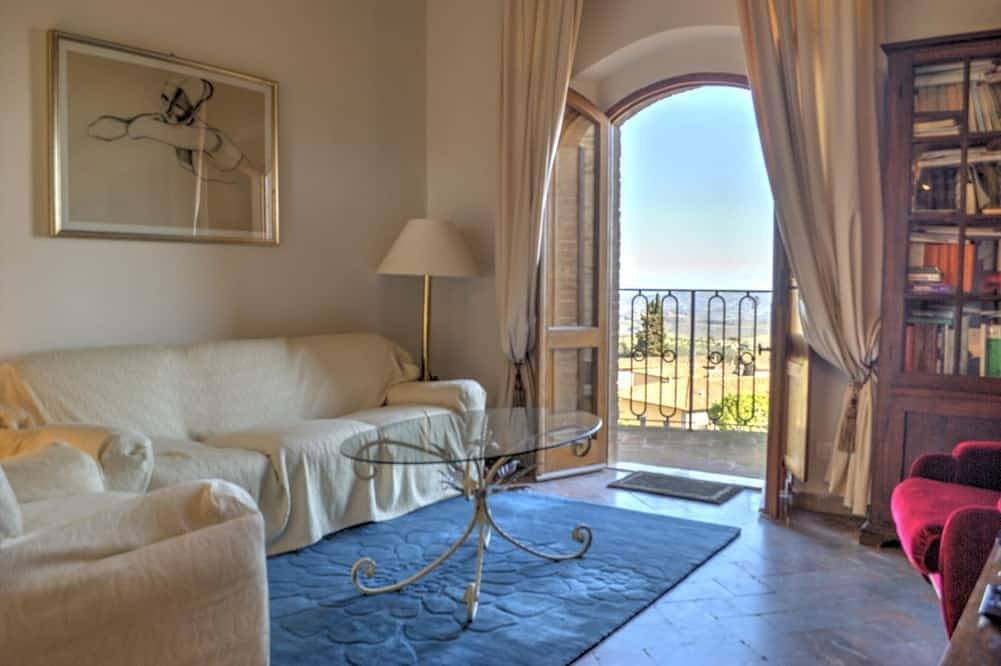 Geheel appartement, House in the Court with panoramic balcony, wifi garage in San Gimignano, Provincie Siena