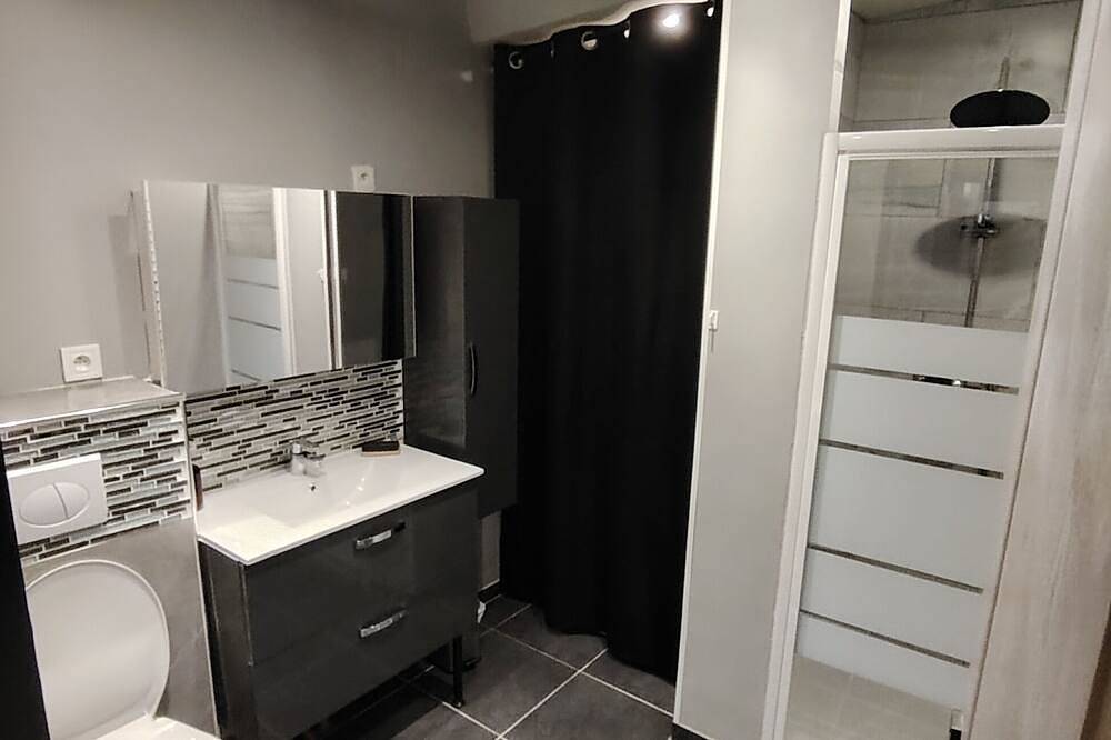 Apartamento entero, 50m2 de silencio en el corazón de Vitrolles. in Vitrolles, Costa mediterránea (Francia)