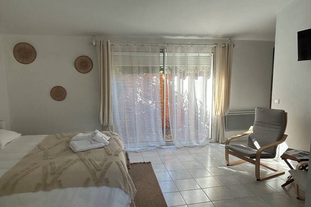 Ganze Wohnung, Charming 2-person studio in the heart of Provence at Domaine Astra - Grans in Grans, Aix-en-Provence und Umgebung