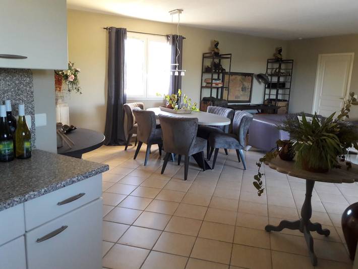 Gîte pour 6 personnes, avec piscine et jacuzzi, adapté aux familles à Escales - 4
