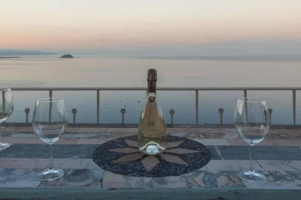 Ganze Wohnung, [Golf-Villa] Unglaubliche Aussicht • Kunst • Relax in Laigueglia, Riviera di Ponente