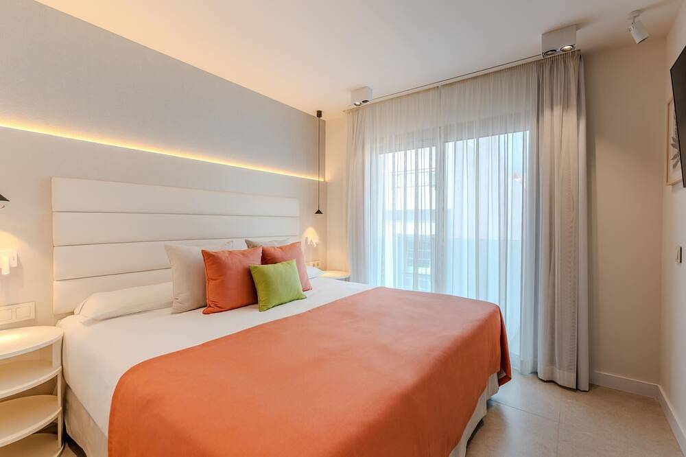 Entire apartment, Apartment 3 bedroom | max 7 people | mountain view in La Caleta, Adeje