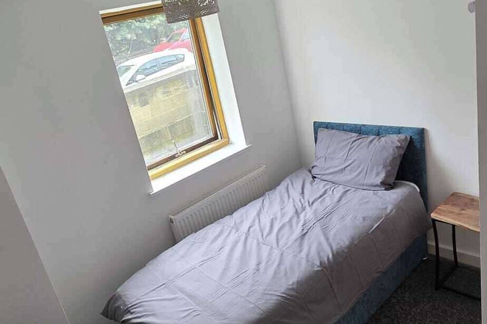 Entire apartment, Pet Friendly 2-Bed Apt, Sleeps 3 with Parking in South Yorkshire