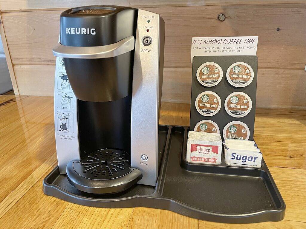 Beautiful Cottage With Seasonal Pool Hot Tub in Holmes County