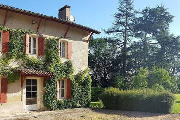 Location de vacances pour 7 personnes, avec jardin, animaux acceptés à Montignac-de-Lauzun