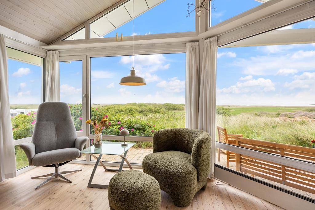 Schönes Ferienhaus mit Blick auf den Ringkøbing Fjord in Skodbjerge, Hvide Sande