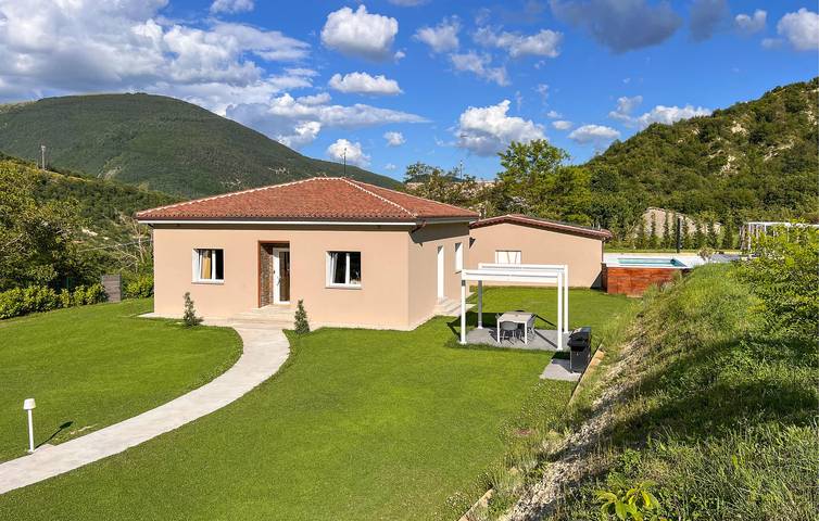 Casa vacanza per 6 persone, con giardino nelle Marche