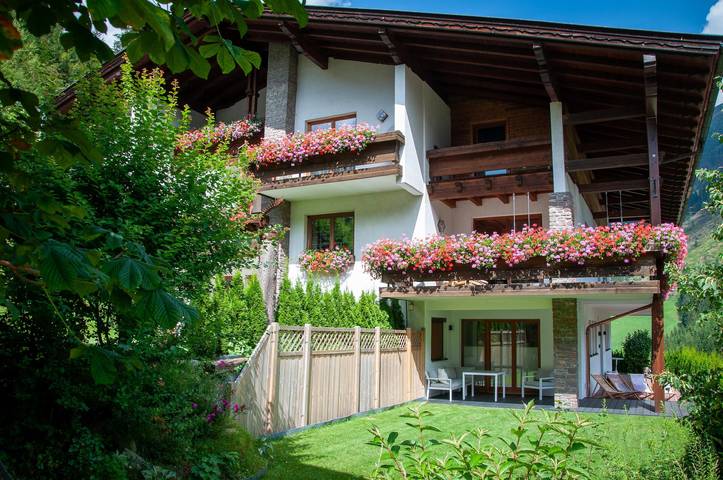 Ganze Ferienwohnung, Apartment mit 2 Schlafzimmer | Bad | Küche | 2 Balkone in Villgratner Berge, Außervillgraten