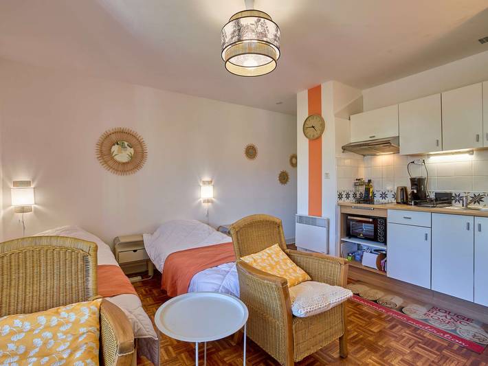 Studio entier, Charmant studio rénové avec balcon, parking et animaux acceptés in Cazaubon, Gers