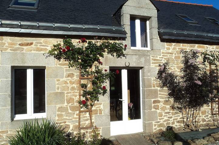 Gîte pour 8 personnes, avec terrasse et jardin à Camors
