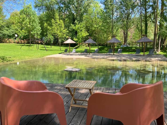 Hôtel pour 2 personnes, avec terrasse et jardin ainsi que vue et piscine, animaux acceptés à Nant - 4