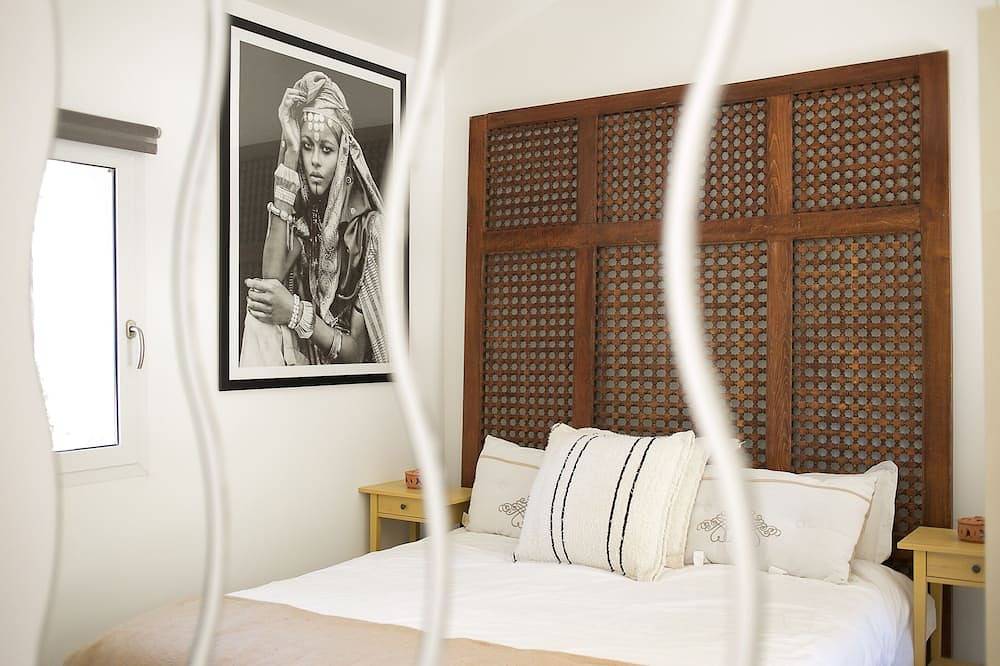 Entire apartment, Studio \"Marrakech\" Private Jacuzzi in Le Beausset, Toulon region