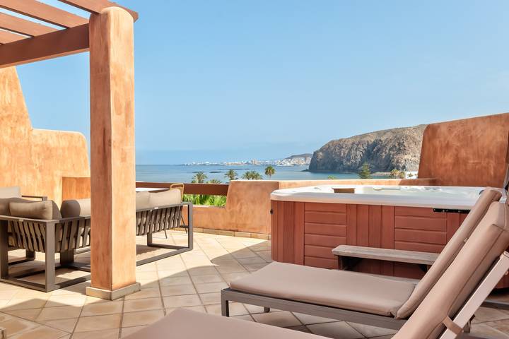 Ferienhaus für 4 Personen, mit Balkon und Whirlpool in Arona - 3