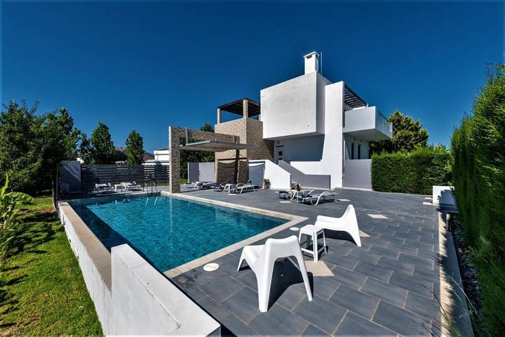 Ferienhaus für 10 Personen, mit Balkon und Terrasse sowie Garten und Pool