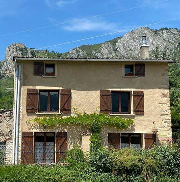 Gîte pour 4 personnes, avec jardin à Roquefixade