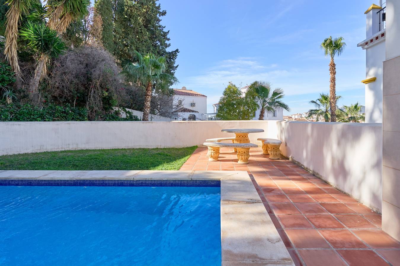 Villa 'Casa Rosa Burriana Beach Nerja' avec vue sur la mer, Wi-Fi et climatisation in Playa de Burriana, Nerja