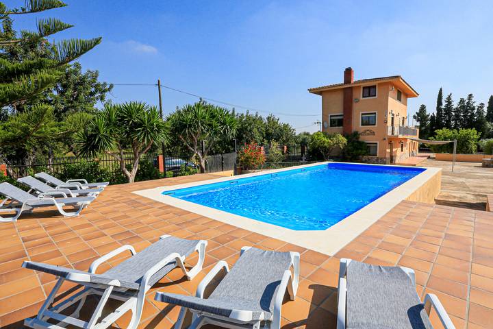 Casa rural para 14 personas, con Balcón además de Terraza y Jardín en el Tarragones