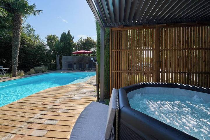 Location de vacances pour 2 personnes, avec Balcon ainsi que Jacuzzi et Jardin à Alzonne