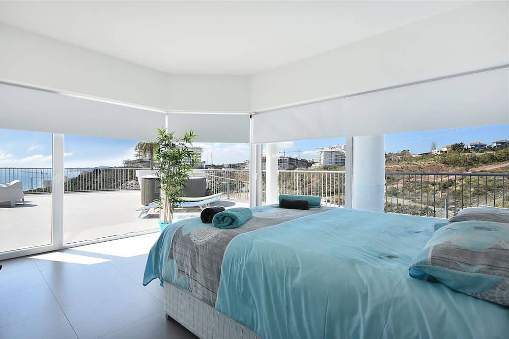 Entire apartment, Modern penthouse in prime location located between Marbella and Malaga in La Capellania, Benalmádena