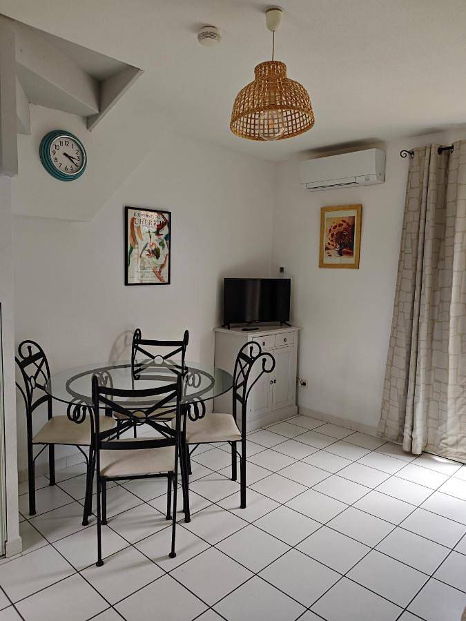 Gîte pour 4 personnes, avec jardin et piscine, adapté aux familles à Saint-Saturnin-lès-Avignon - 3