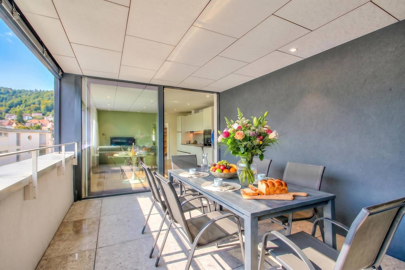 Ganze Wohnung, Urban Maggiolina Sunset with Terrace & Mountain Views in Locarno, Tessiner Alpen