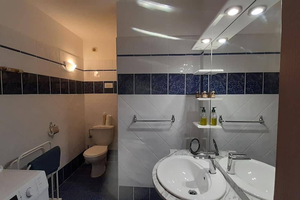 Appartement entier, T2 /3* - Rez jardin (N°3)- climatisé - Proche Plage - Vue Exceptionnelle Mer in Propriano, Arrondissement de Sartène