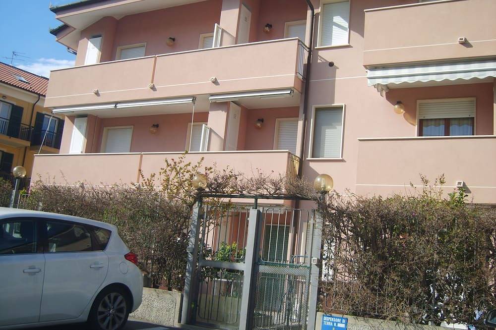 Entire apartment, Two-Room Apartment With Terrace in Ceriale, Riviera di Ponente