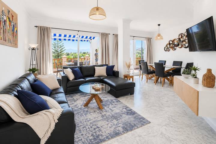 Ganze Wohnung, Ferienhaus 'Golf, Pool, Panoramaterrasse' mit Seeblick, WLAN und Klimaanlage in Mijas Golf, Mijas