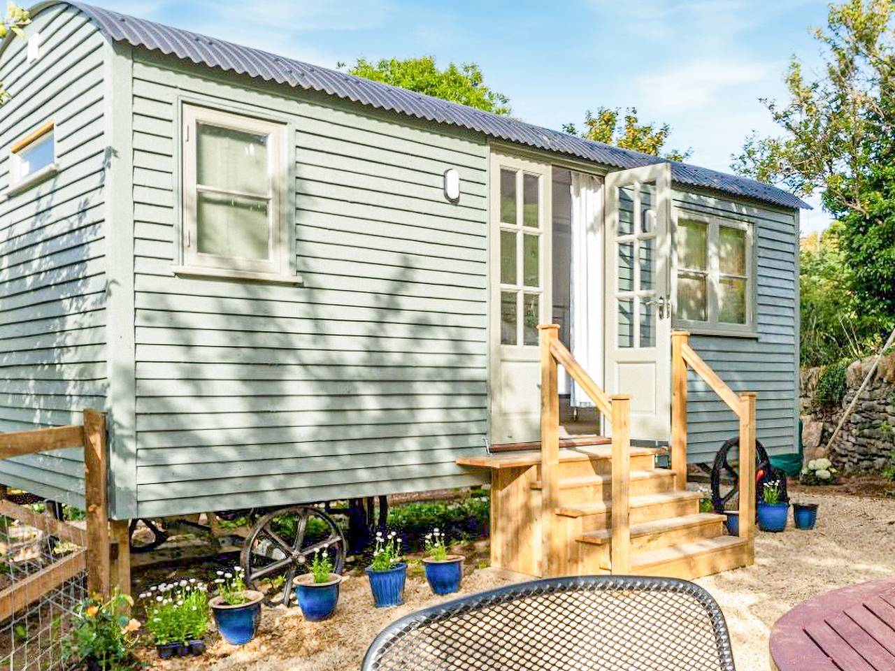 Fig Tree Shepherds Hut in Bridport, Dorset