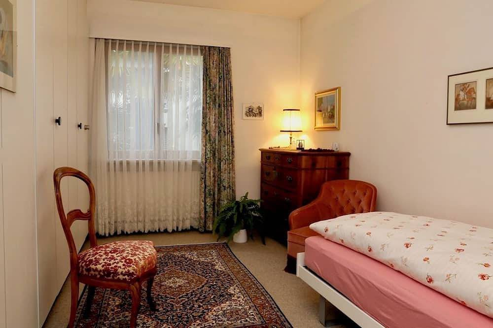 Ganze Wohnung, Eck-Wohnung im 2. Stock für 1-5 Personen. in Orselina, Tessiner Alpen