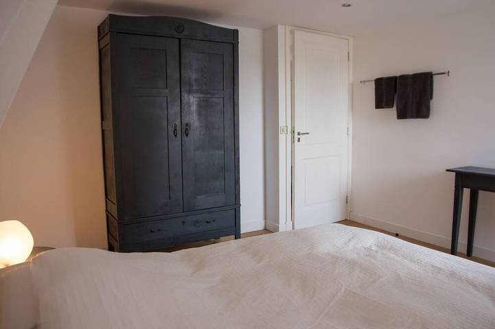 Ganze Wohnung, Canal house top floor in historic center Gouda in Gouda, Groene Hart